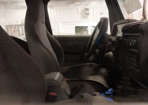 1998 Jeep Wrangler Sport z USA, uszkodzony, nr VIN 1J4FY19S7WP740040